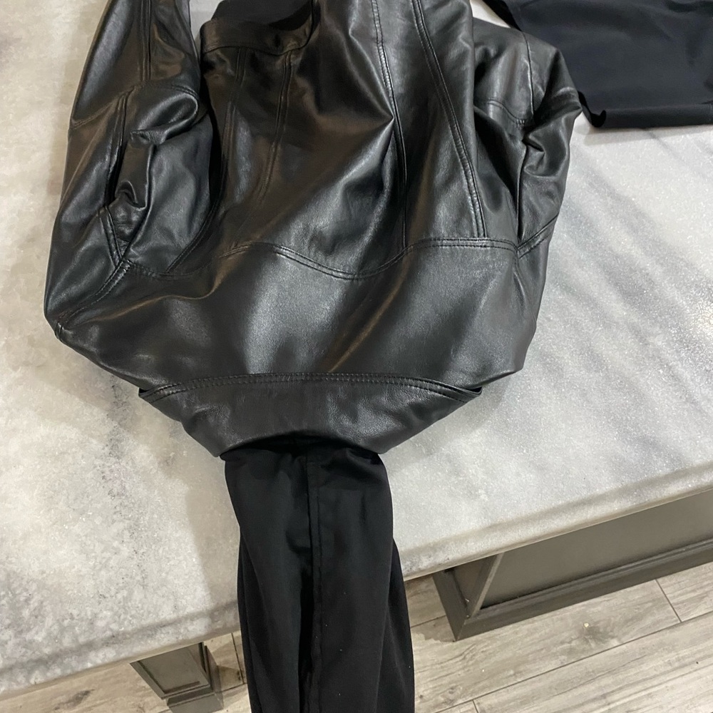 Leather jacket - Picture 5 of 8